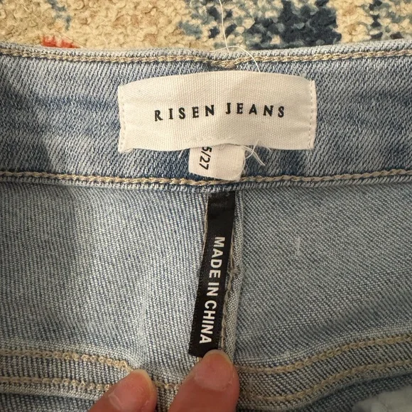 Women's Light Wash Jeans - Picture 2 of 3